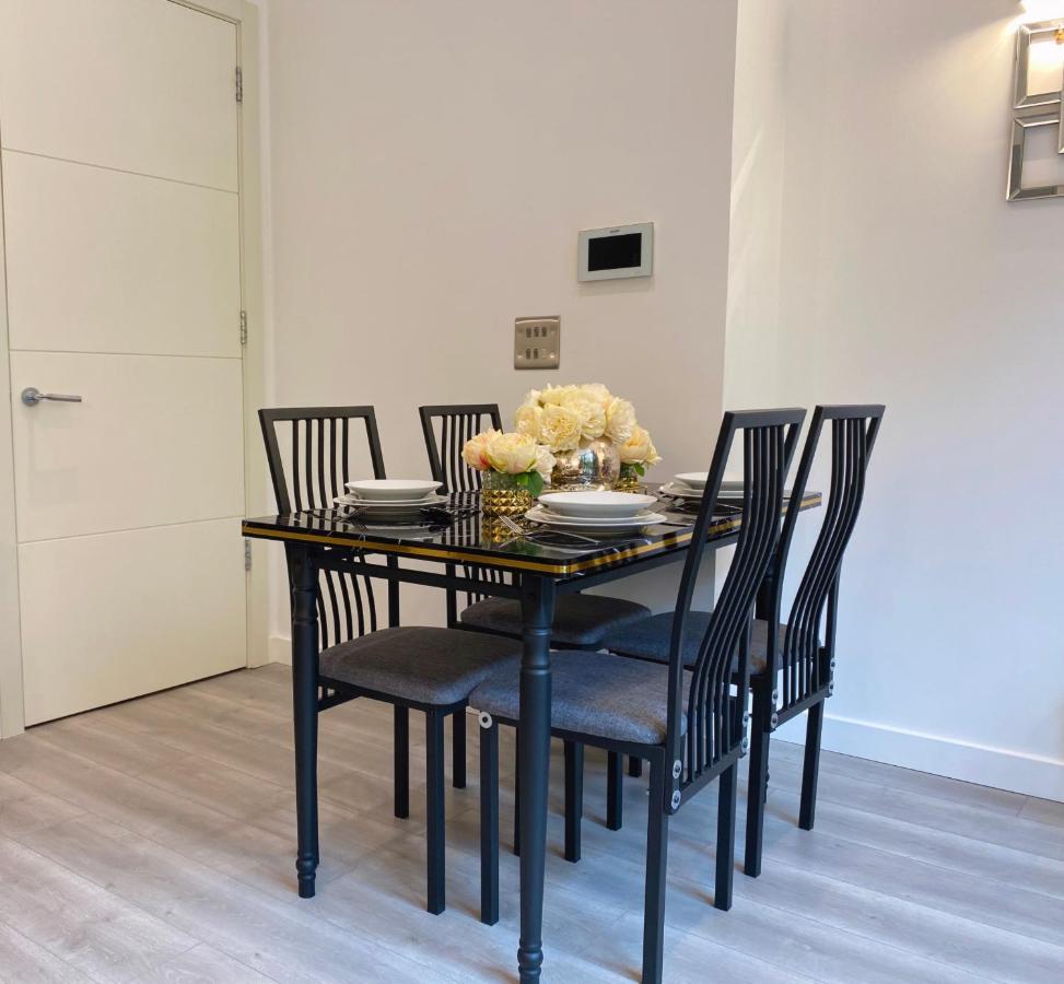 Newpointe Stunning 1-Bedroom Serviced Apartment Milton Keynes Exteriör bild