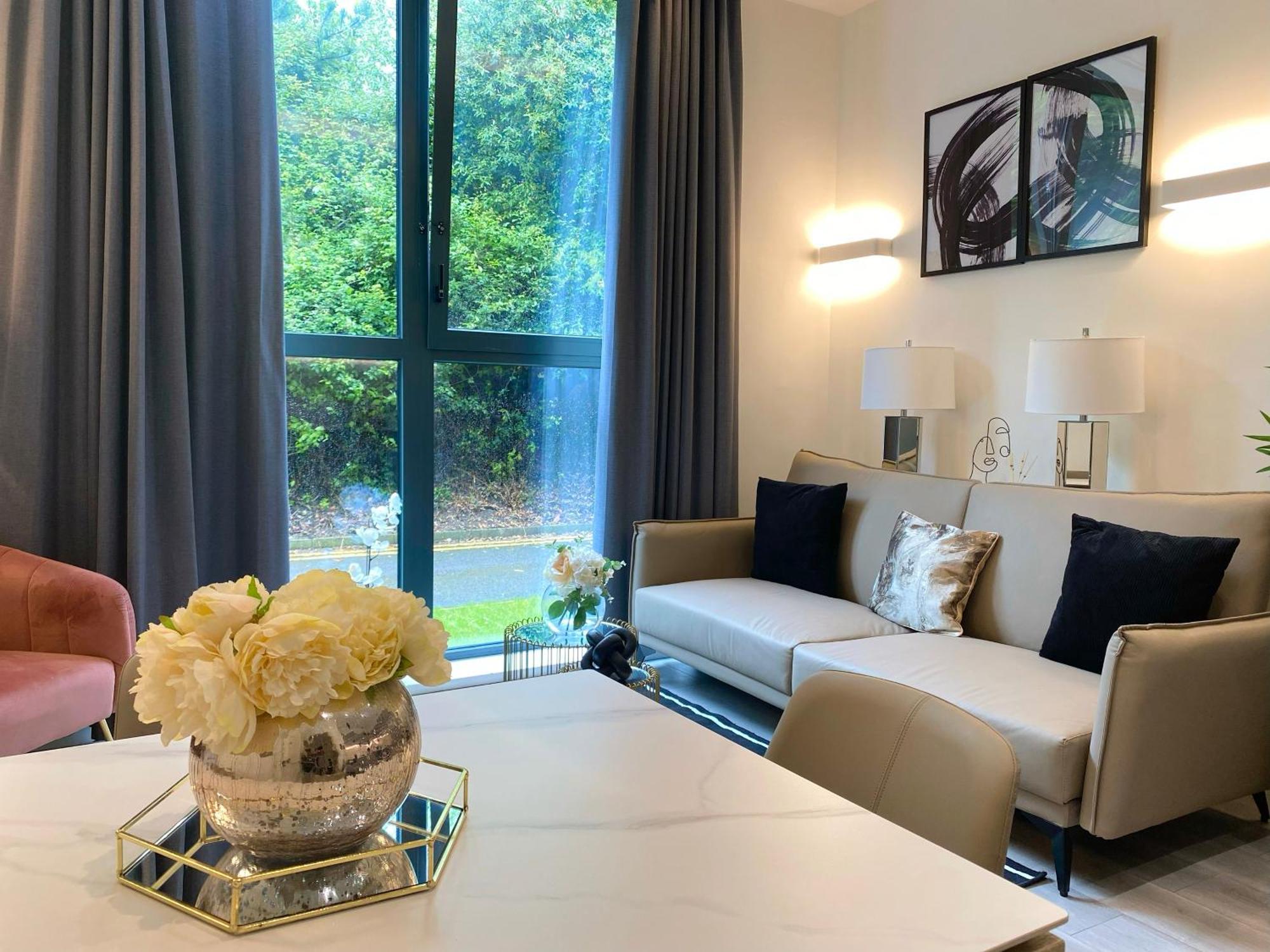 Newpointe Stunning 1-Bedroom Serviced Apartment Milton Keynes Exteriör bild